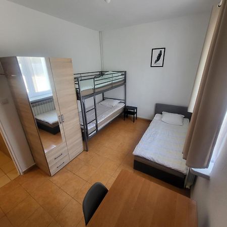 Rooms4Rest Popularna - Private Rooms For Tourists - Atr Consulting Sp, Z O,O, Warsaw Exterior photo